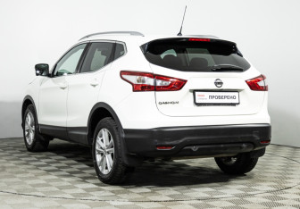 Подержанный автомобиль Nissan Qashqai 2014 года (7 фото)
