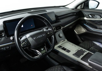 Подержанный автомобиль Exeed TXL 2022 года (11 фото)