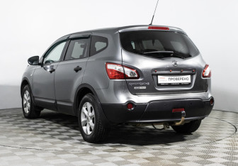 Подержанный автомобиль Nissan Qashqai+2 2012 года (7 фото)