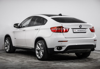 Подержанный автомобиль BMW X6 2013 года (7 фото)