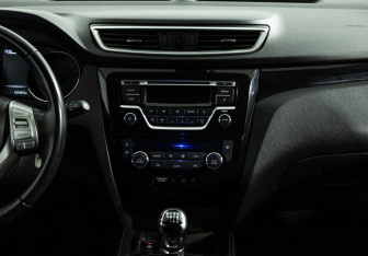 Подержанный автомобиль Nissan Qashqai 2017 года (14 фото)