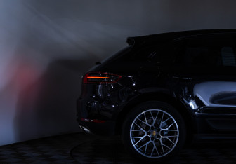Подержанный автомобиль Porsche Macan 2016 года (6 фото)