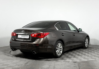 Подержанный автомобиль Infiniti Q50 2015 года (5 фото)