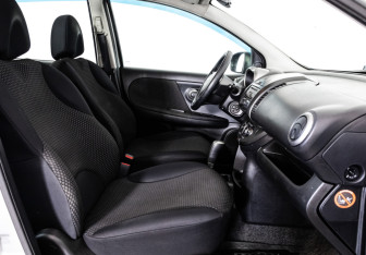 Подержанный автомобиль Nissan Note 2006 года (15 фото)