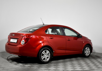 Подержанный автомобиль Chevrolet Aveo Sedan 2012 года (5 фото)