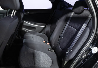 Подержанный автомобиль Hyundai Solaris Sedan 2012 года (10 фото)