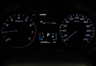 Подержанный автомобиль Mitsubishi Outlander 2015 года (22 фото)