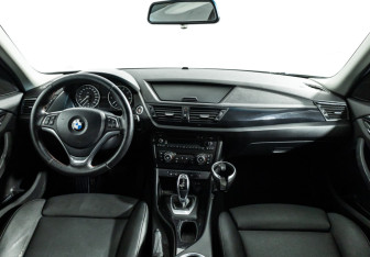 Подержанный автомобиль BMW X1 2013 года (13 фото)