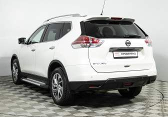 Подержанный автомобиль Nissan X-Trail 2016 года (7 фото)
