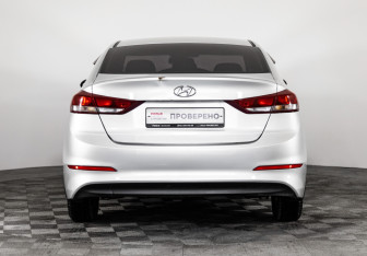 Подержанный автомобиль Hyundai Elantra Sedan 2016 года (6 фото)