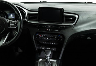 Подержанный автомобиль Kia Ceed Hatchback 2019 года (14 фото)