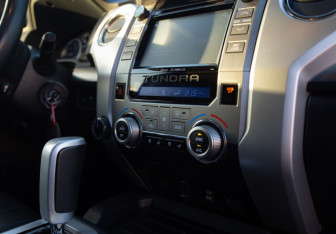 Подержанный автомобиль Toyota Tundra 2013 года (22 фото)