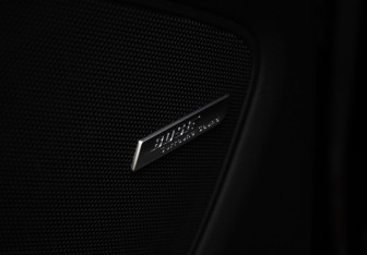 Подержанный автомобиль Audi Q7 2012 года (14 фото)