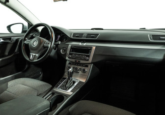Подержанный автомобиль Volkswagen Passat Sedan 2012 года (9 фото)