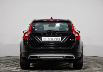 Подержанный автомобиль Volvo V60 Cross Country 2015 года (6 фото)