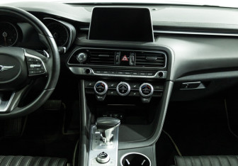 Подержанный автомобиль Genesis G70 2021 года (14 фото)