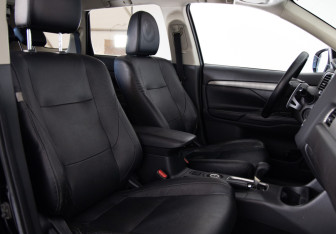 Подержанный автомобиль Mitsubishi Outlander 2013 года (17 фото)