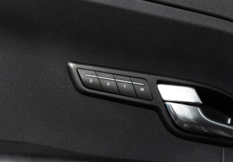 Подержанный автомобиль Land Rover Range Rover Evoque 2015 года (16 фото)