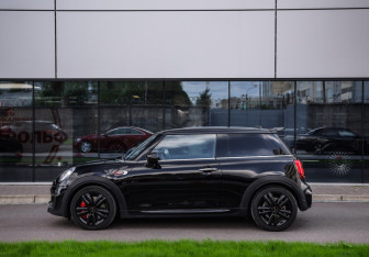 Подержанный автомобиль MINI Hatch 2020 года (9 фото)