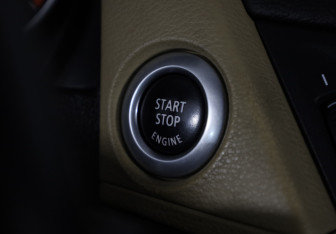 Подержанный автомобиль BMW X1 2011 года (22 фото)