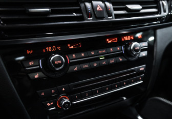 Подержанный автомобиль BMW X5 M 2016 года (36 фото)