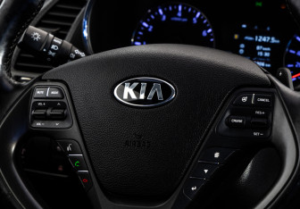 Подержанный автомобиль Kia Cerato Sedan 2015 года (11 фото)