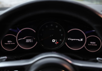 Подержанный автомобиль Porsche Cayenne 2019 года (12 фото)