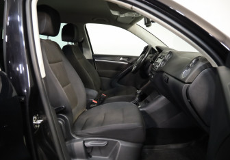 Подержанный автомобиль Volkswagen Tiguan 2012 года (19 фото)