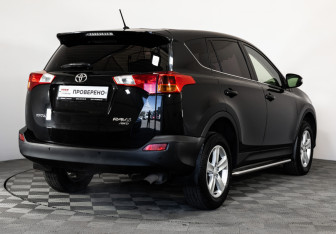 Подержанный автомобиль Toyota RAV4 2013 года (5 фото)