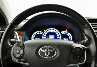 Подержанный автомобиль Toyota Camry Sedan 2012 года (14 фото)