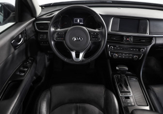 Подержанный автомобиль Kia Optima Sedan 2017 года (10 фото)
