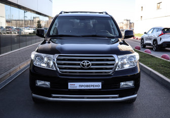 Подержанный автомобиль Toyota Land Cruiser Suv 2008 года (2 фото)