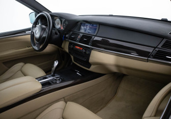 Подержанный автомобиль BMW X5 2013 года (18 фото)