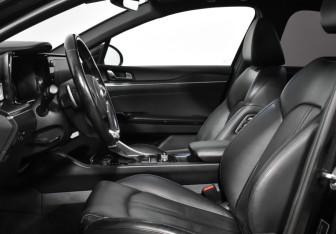 Подержанный автомобиль Kia K5 2020 года (10 фото)