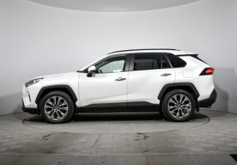 Подержанный автомобиль Toyota RAV4 2019 года (6 фото)
