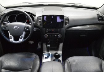 Подержанный автомобиль Kia Sorento 2011 года (14 фото)