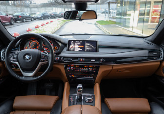 Подержанный автомобиль BMW X6 2016 года (10 фото)