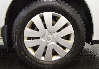 Подержанный автомобиль Renault Fluence 2012 года (9 фото)