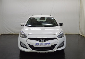 Подержанный автомобиль Hyundai i30 Wagon 2012 года (2 фото)