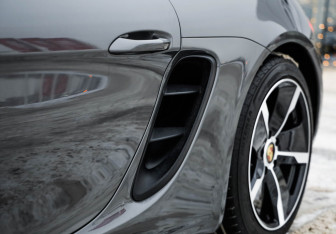 Подержанный автомобиль Porsche Cayman 2017 года (11 фото)