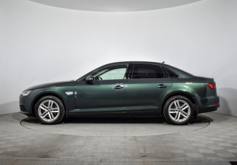 Подержанный автомобиль Audi A4 Sedan 2018 года (8 фото)