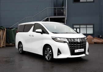 Подержанный автомобиль Toyota Alphard 2019 года (10 фото)