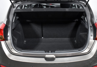 Подержанный автомобиль Kia Ceed Hatchback 2013 года (19 фото)