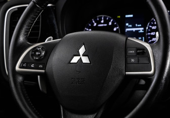 Подержанный автомобиль Mitsubishi Outlander 2013 года (12 фото)