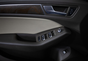 Подержанный автомобиль Audi Q5 2012 года (18 фото)