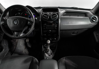 Подержанный автомобиль Renault Duster 2016 года (14 фото)
