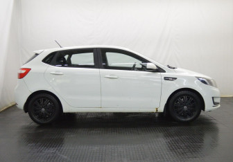 Подержанный автомобиль Kia Rio Hatchback 2012 года (4 фото)
