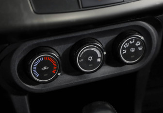 Подержанный автомобиль Mitsubishi Lancer Sedan 2012 года (13 фото)