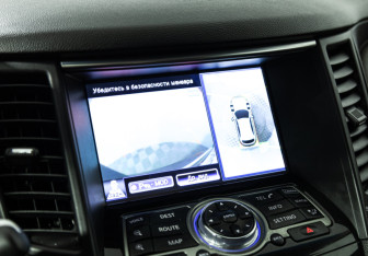Подержанный автомобиль Infiniti QX70 2013 года (21 фото)