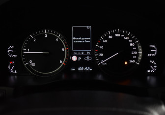 Подержанный автомобиль Lexus LX 2015 года (19 фото)